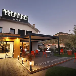 https://hotel-de-la-capelle.midi-pyreneeshotels.com
